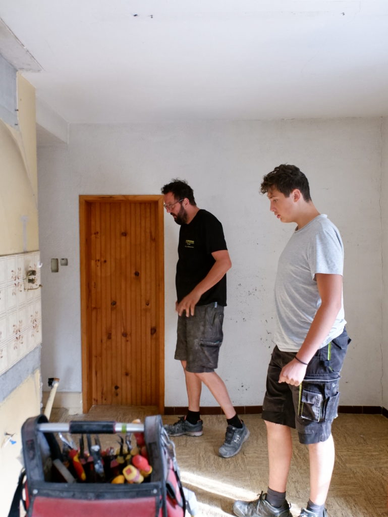SALOMON Hervé et l'apprentis qui se met en place sur le chantier.
