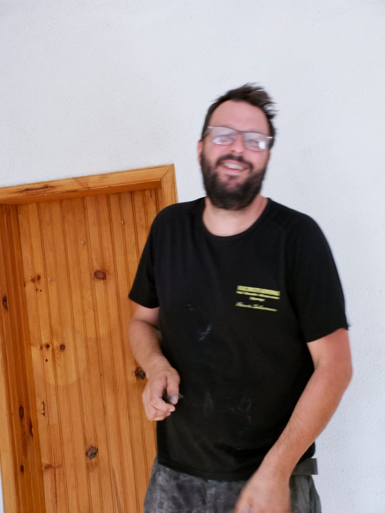 Hervé SALOMON rigolant sur un chantier.